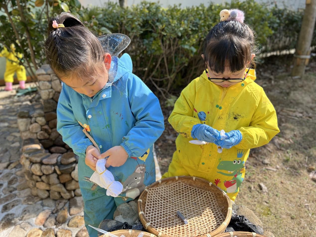 “创意扎染 文化传承”——德清县筏头幼儿园开展扎染体验活动
