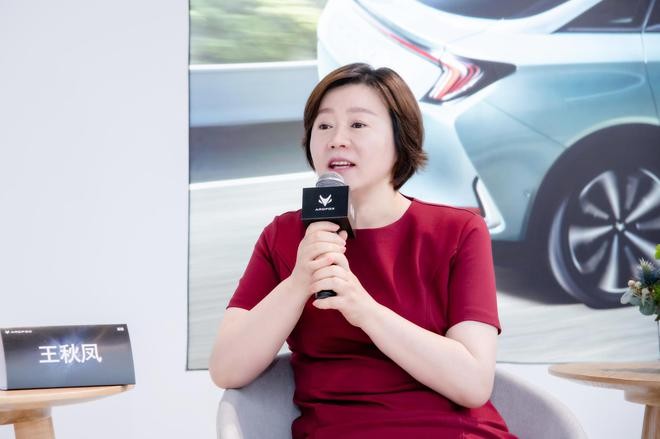 正确的营销+强大的产品，王秋凤领导下的极狐汽车快速发展