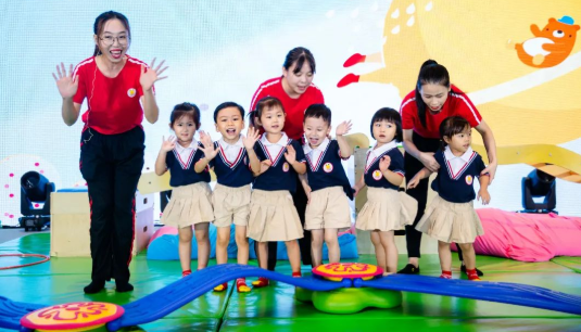 家庭看护VS托育照护，广州全优加早教托育中心告诉你两者大有不同