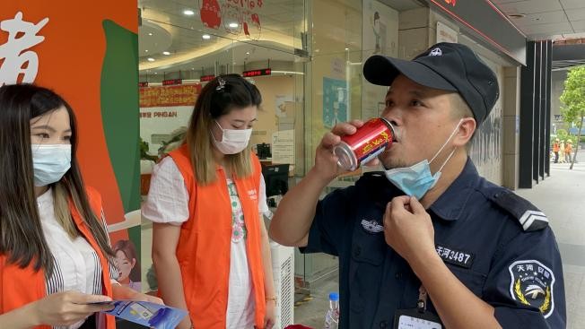 “您好，喝口水吧！”心系劳动者，平安让清凉相伴